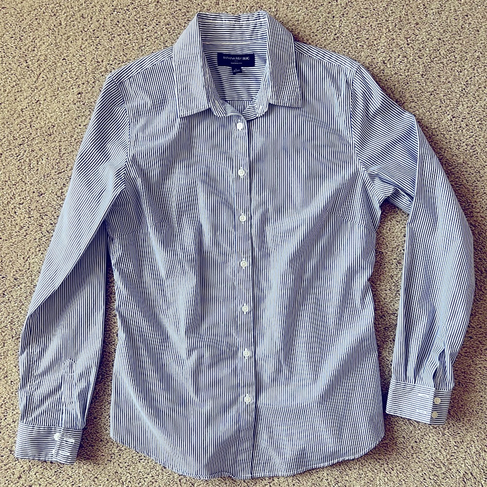 Women’s Banana Republic Button Down - size 8